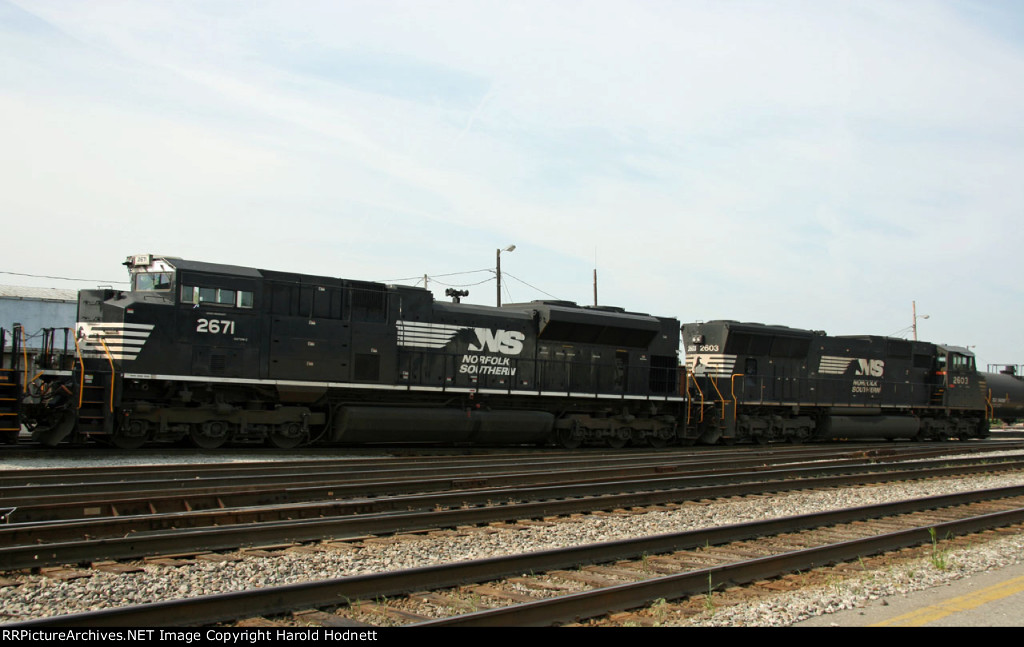 NS 2603 & 2671 lead train 351 past Pomona tower